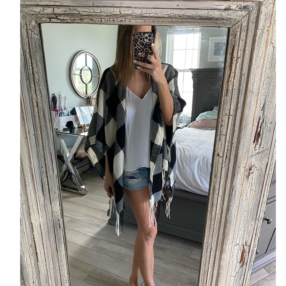 Cream grey and black buffalo checkered Shaw